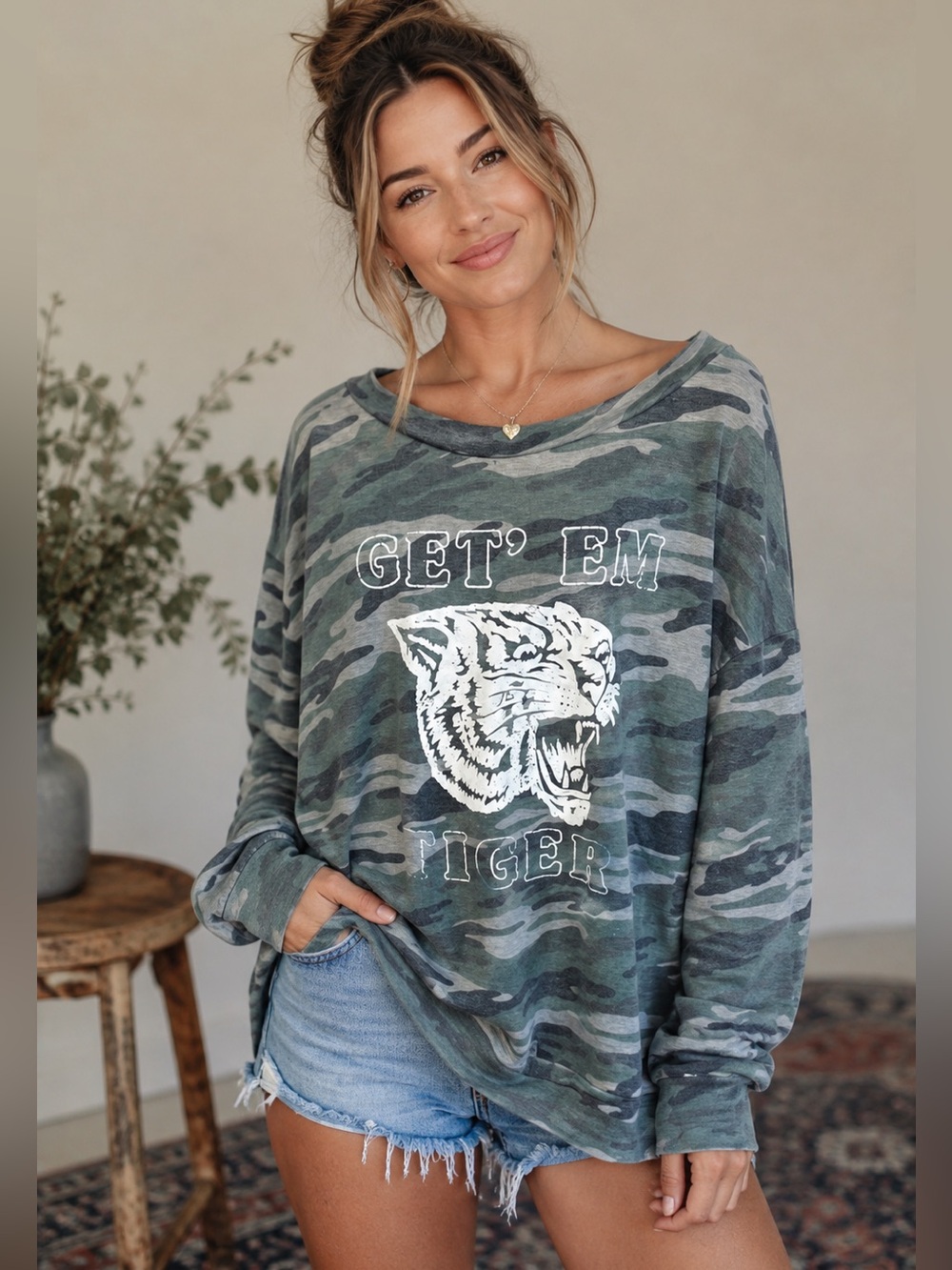 Sew In Love Gray and Green Camo Pullover
Size XL unisex